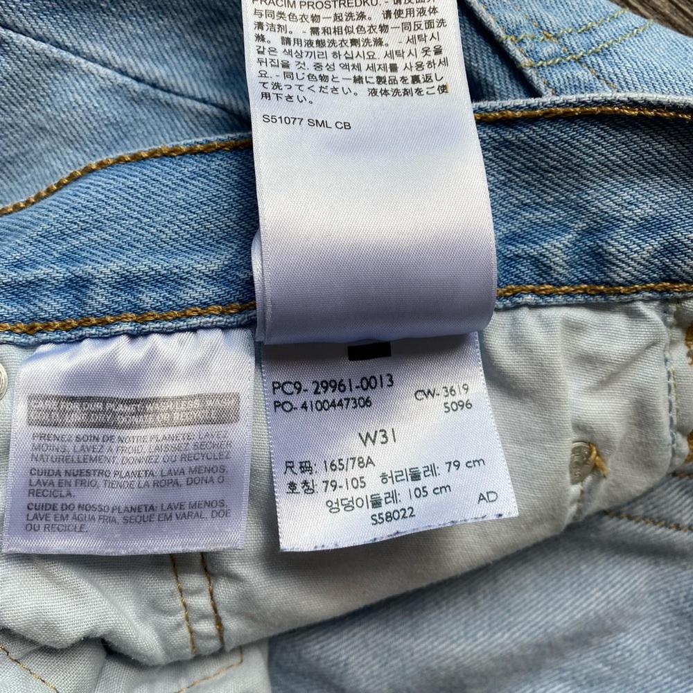 Levi’s 501 Mid-Thigh Shorts - Picture 6 of 6